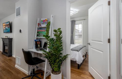 Naplate House | Starved Rock & Ottawa Retreat Amazing Getaway Home