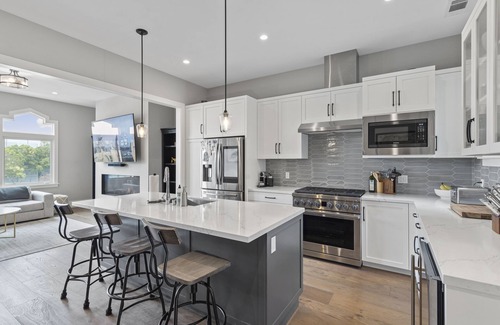 Cow Hollow Condo | State-of-the-Art, Newly Renovated Cow Hollow Apt