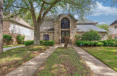 Barker House | Stay at our Charming family home!