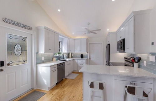 Bradenton Beach Cottage | Stay at Pine Key- A Cozy Beach Cottage Retreat!