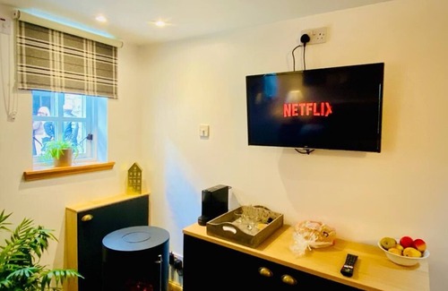 Central Aberdeen Cottage | Stay in A Quirky Old Coal Shed, Right By The Sea In Footdee, Aberdeen