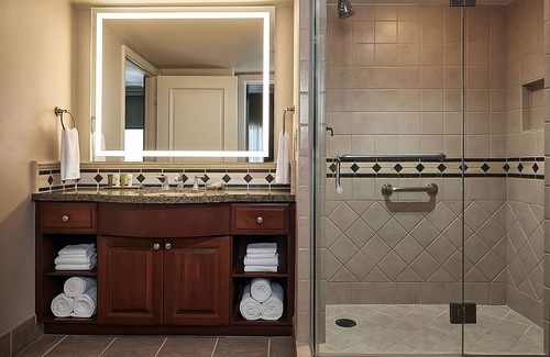 Las Vegas Hotel | Stay in the Heart of Las Vegas! 2 Spacious Units w/Living Area | Outdoor Pool