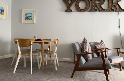 York Cabin | Stay In The Heart Of York At The Hampden - Free Parking - York Holiday Home
