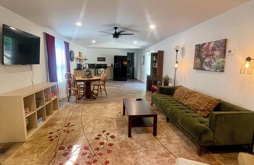 Mentone House | Stay in this charming 2-bedroom home in serene Mentone.