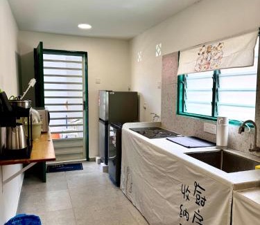 George Town House | Stay Meow Meow Mount Erskine Near Gurney Plaza, Adventist