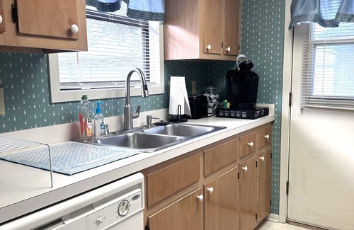 The Dunes House | Stay minutes from Barefoot Landing! Golf & Shopping!