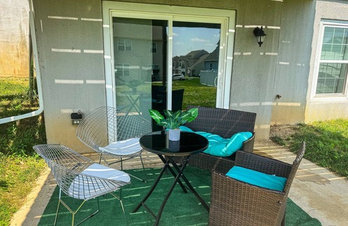 Harrisburg Apartment | Stay Near Hershey – Family-Friendly Suite for 6 with WiFi, AC and Private Entry