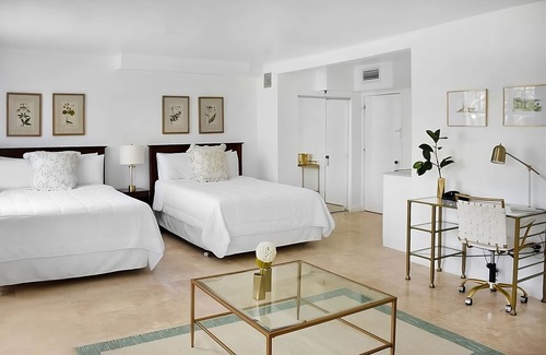 Flamingo/Lummus Hotel | Stay Right On Ocean Drive! 2 Great Units Just A Few Minutes From the Beach!