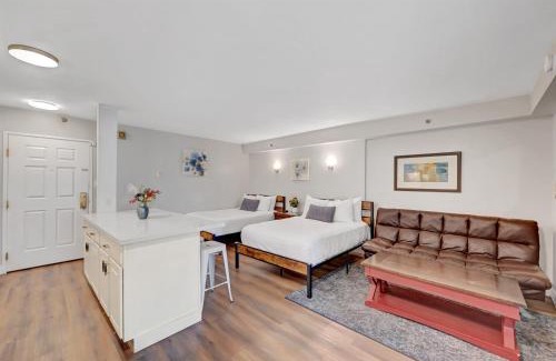 Las Vegas Strip Apartment | Stay Together in Style - 1 Bedroom Apartment with View 656