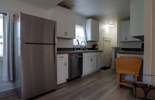 Casper House | Stay warm! Refreshed 2BR home with cozy bedding, modern kitchen, and stylish bath. Quick access to downtown, Casper Mountain skiing, and WYO Sports Ranch.