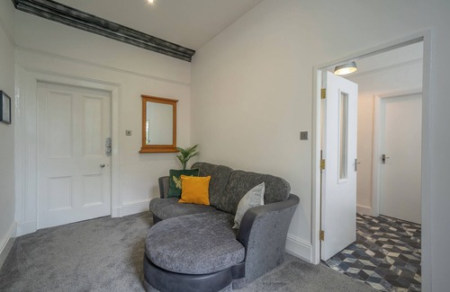 West Derby Apartment | Stay where it all began for The Beatles!