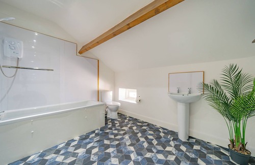 West Derby Apartment | Stay where it all began for The Beatles!