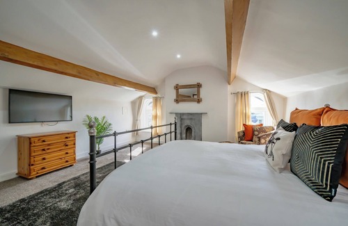 West Derby Apartment | Stay where it all began for The Beatles!