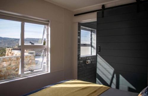 Op-die-Berg House | Stayatdestraadt Red Fin Cottage