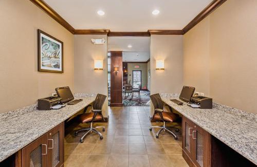 Bismarck Hotel | Staybridge Suites Bismarck by IHG