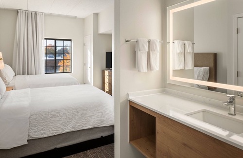 Maple Grove Hotel | Staybridge Suites MPLS-Maple Grove/Arbor Lakes by IHG