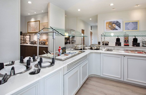 Omaha Hotel | Staybridge Suites Omaha 80th And Dodge by IHG