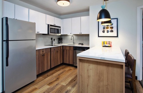 Omaha Hotel | Staybridge Suites Omaha 80th And Dodge by IHG