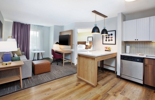 Omaha Hotel | Staybridge Suites Omaha 80th And Dodge by IHG