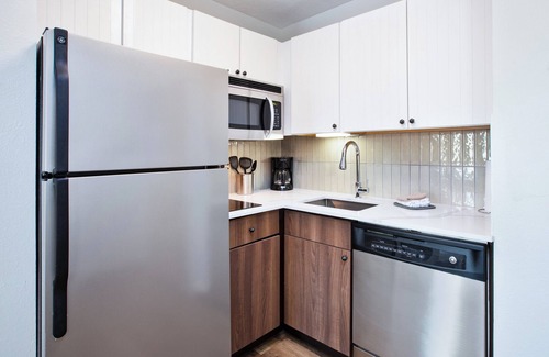 Omaha Hotel | Staybridge Suites Omaha 80th And Dodge by IHG