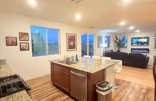 Rio Vista Villa | #stayRioVista -Country Club House with Hot Tub-Sauna-Firepit-Garden-Games