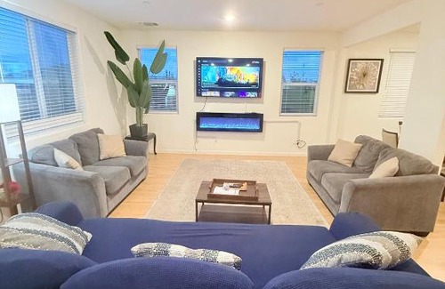 Rio Vista Villa | #stayRioVista -Country Club House with Hot Tub-Sauna-Firepit-Garden-Games