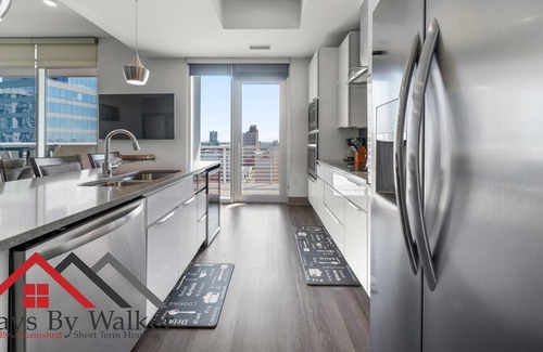 Second Ward Condo | StaysByWalker 3BR Lux Uptown | Spa/Gym/KingBed