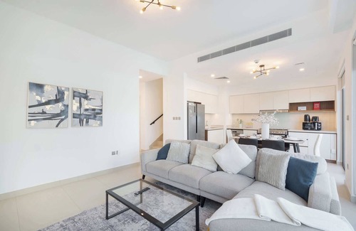 Dubai Villa | StayShort - Arabian Ranches Villa sleeps 8 in a Great Location