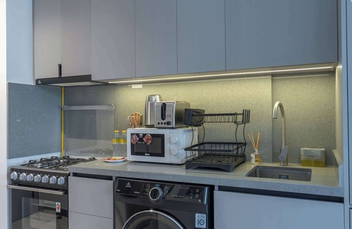 Dubai Apartment | StayShort - Modern and Stunning Studio in MAG 910, MBR City