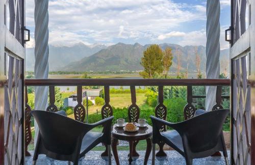 Brein Villa | StayVista at Buhayra Lakefront