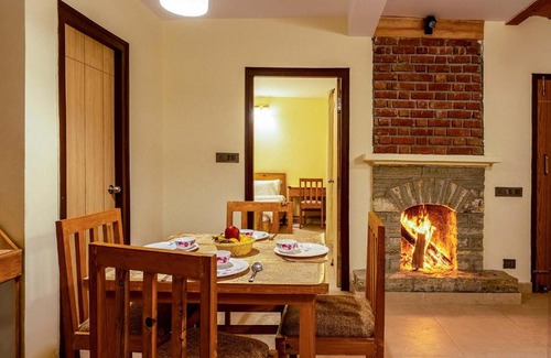 Kasiyalekh Villa | StayVista at Dream Cottage 2