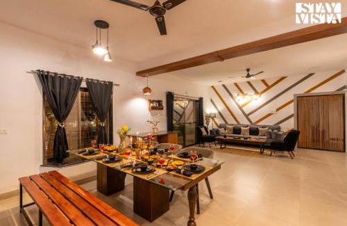 Bajarwadi Villa | StayVista at Mangifera Agro Estate with Pool, Wi-Fi