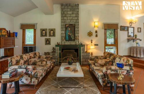 Raison Villa | StayVista at Moets Waterfront Estate by the Riverside - 3BR with BBQ, Bonfire and Lawn