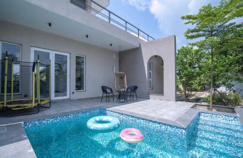 Hasanganj Villa | StayVista at Sukoon with Bonfire