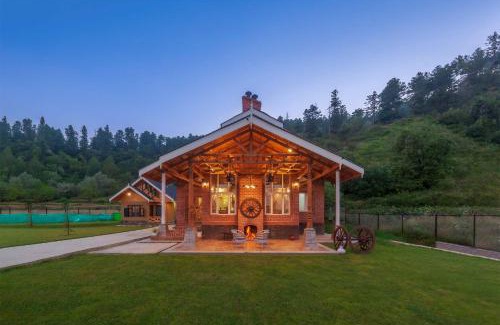 Srinagar Villa | StayVista at Suroor with Central Heating in Tangmarg