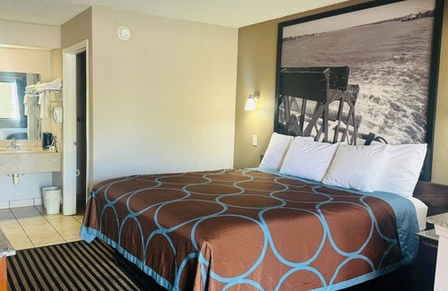 Broadmoor Hotel | Staywell Suites