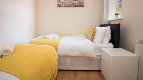 Shirley Apartment | StayZo Penthouse Accommodation 1- Premier Lodge