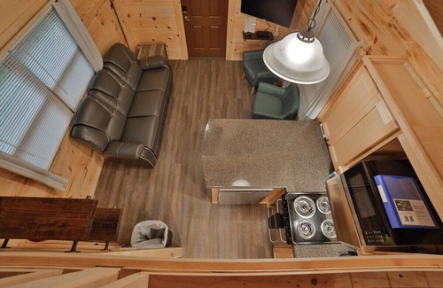 Lookout Valley Neighborhood Association Apartment | Stefan Cabin | Nature-Nested Tiny Home | Hot Tub
