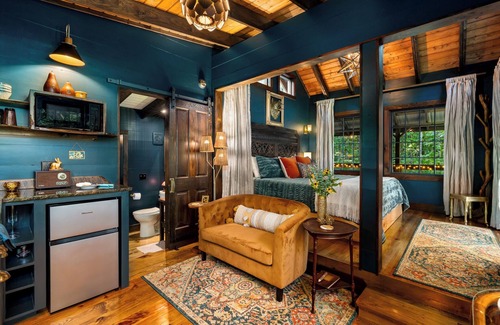 Mountain Rest Cabin | Stella Vista Treehouse Romantic Couples Only Retreat in Mountains, Walhalla SC