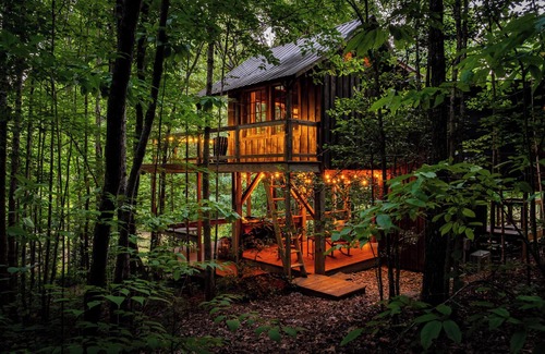 Mountain Rest Cabin | Stella Vista Treehouse Romantic Couples Only Retreat in Mountains, Walhalla SC