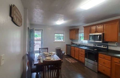 Prosperity House | Step back into the 50's in this charming house in delightful Washington PA