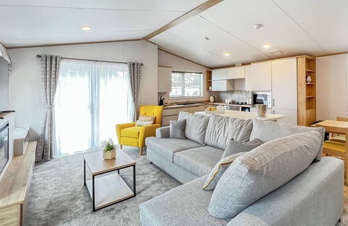 Chester Ski Chalet | Step into Atlas Oakwood Lodge and experience a new level of luxury.