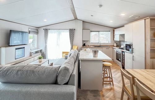 Chester Ski Chalet | Step into Atlas Oakwood Lodge and experience a new level of luxury.