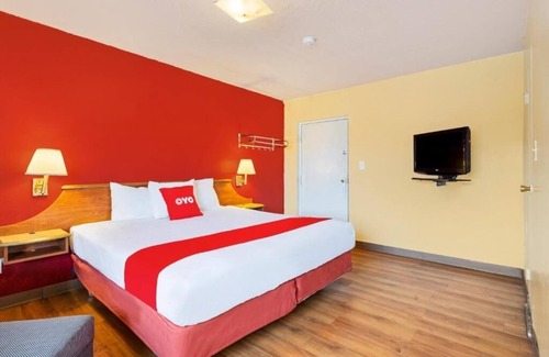 North Lima Hotel | Step into Loghurst History with Private Stay and Free Parking