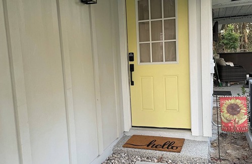 Putnam Hall Apartment | Steps 2 Paradise, Crystal Lake, close to Starke and Keystone Hgts.