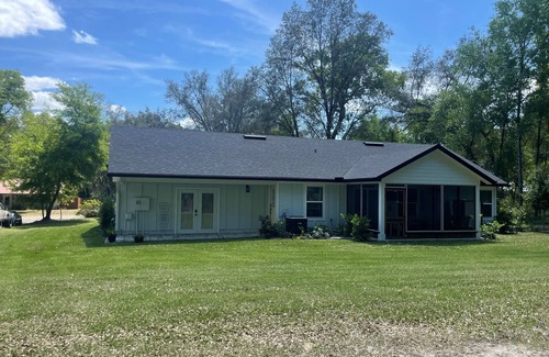 Putnam Hall Apartment | Steps 2 Paradise, Crystal Lake, close to Starke and Keystone Hgts.