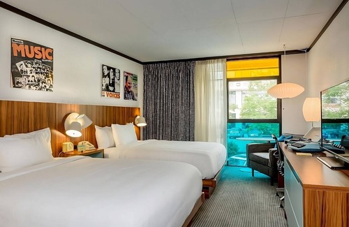 West Fens Hotel | Steps away from Fenway Park! 4 Pool View Units with Balcony! Pets Allowed, Pool!