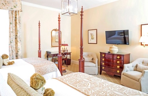 Charleston Historic District Hotel | Steps from Charleston City Market: Historic Charm in Every Corner