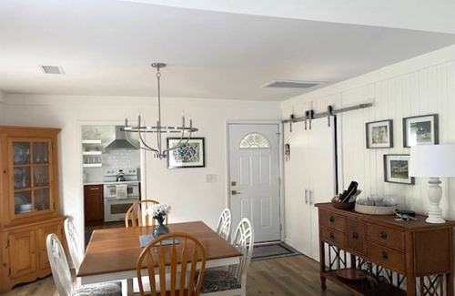 West Beach Cottage | STEPS from the beach Remodeled Kitchen & Master Bath!