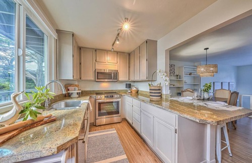 Monterey House | Steps from the Beach and Restaurants with 2 Masterbedrooms